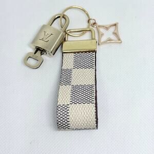 Louis Vuitton Lock & Key #304 w/a Damier Canvas Loop & Gold Star Charm Key Ring
